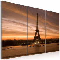 Canvas-taulu Artgeist Eiffel Tower at dusk, eri kokoja