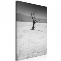 Canvas-taulu Artgeist Tree in the Desert, 1-osainen, pystysuuntainen, eri kokoja