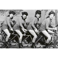 Kuvatapetti Dimex Women On Bicycle, 375x250cm