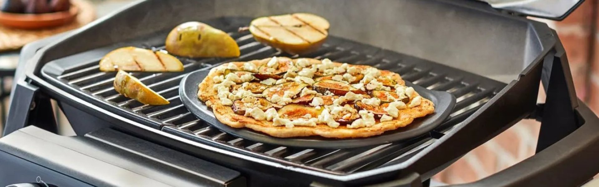 Näin grillaat pizzaa pizzakivellä hiiligrillissä ja kaasugrillissä